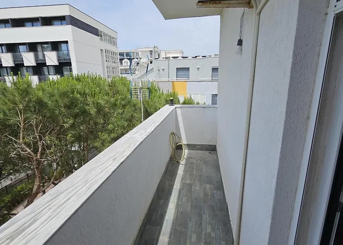 Mia Luxury غوليم